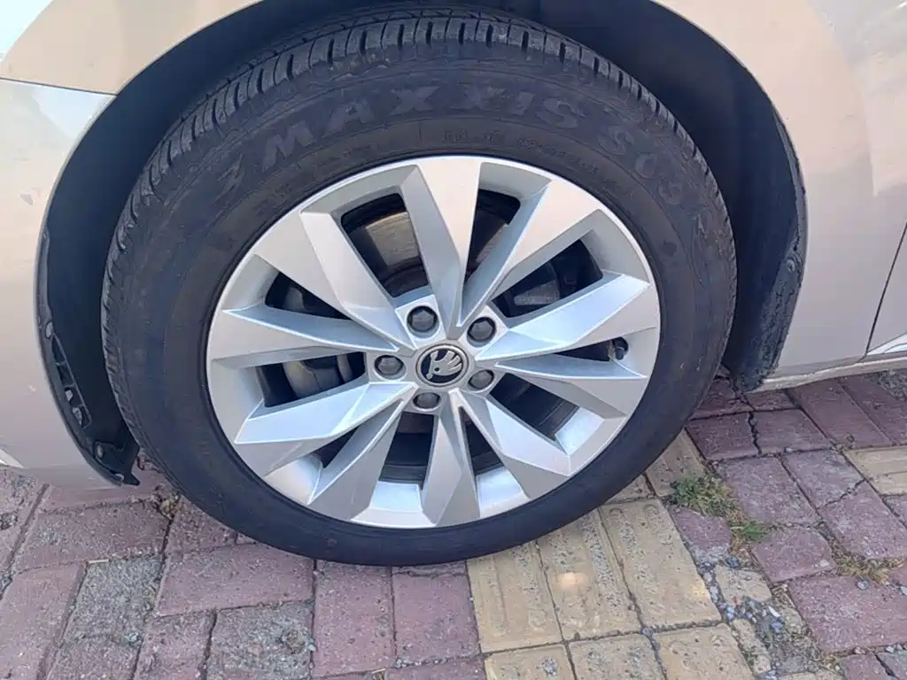 Skoda Superb — фото 25
