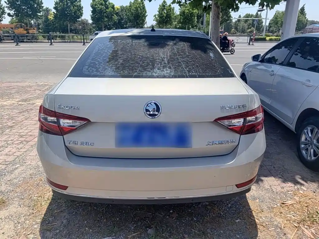 Skoda Superb — фото 4