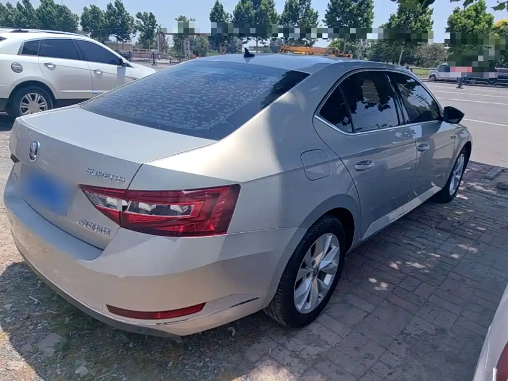 Skoda Superb — фото 5
