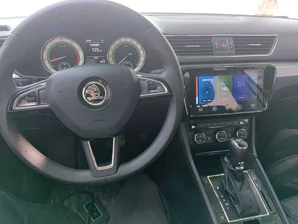 Skoda Superb — фото 6