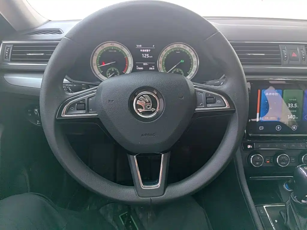 Skoda Superb — фото 7