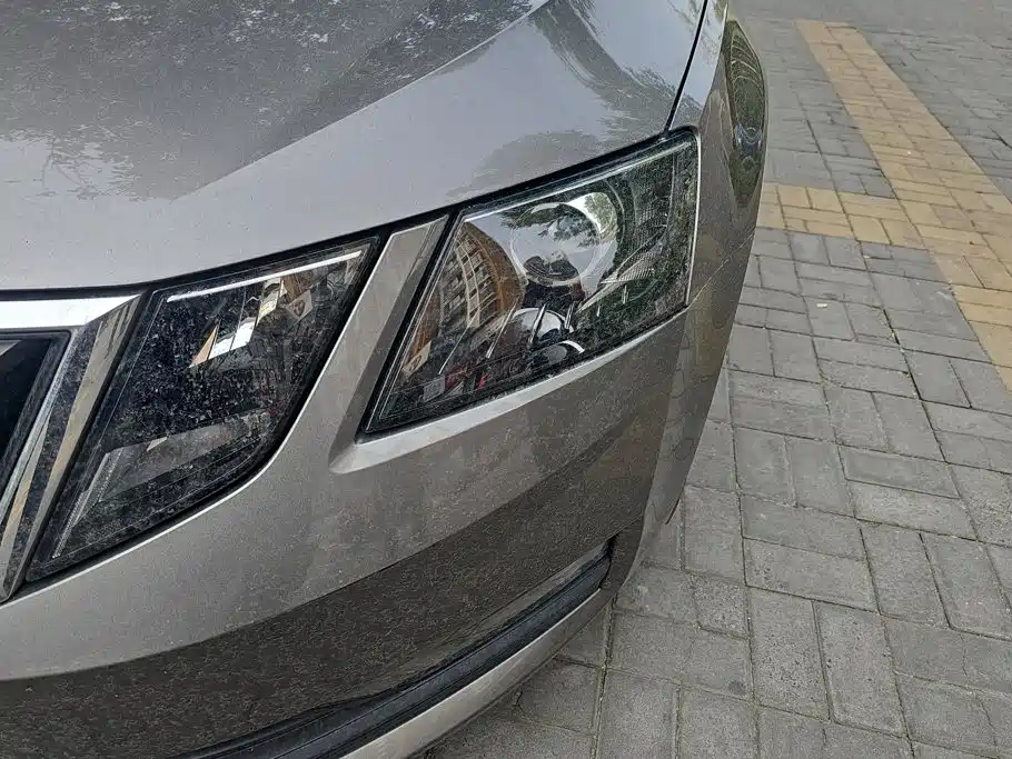 Skoda Octavia — фото 5
