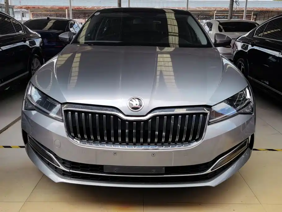 Skoda Superb — фото 2