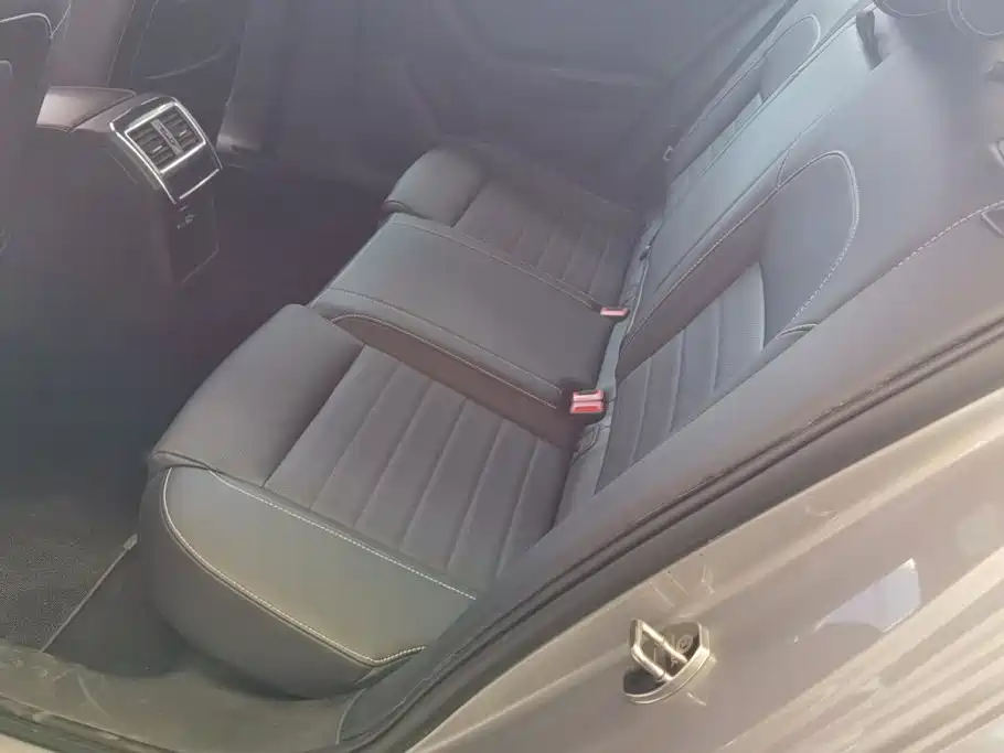 Skoda Superb — фото 11