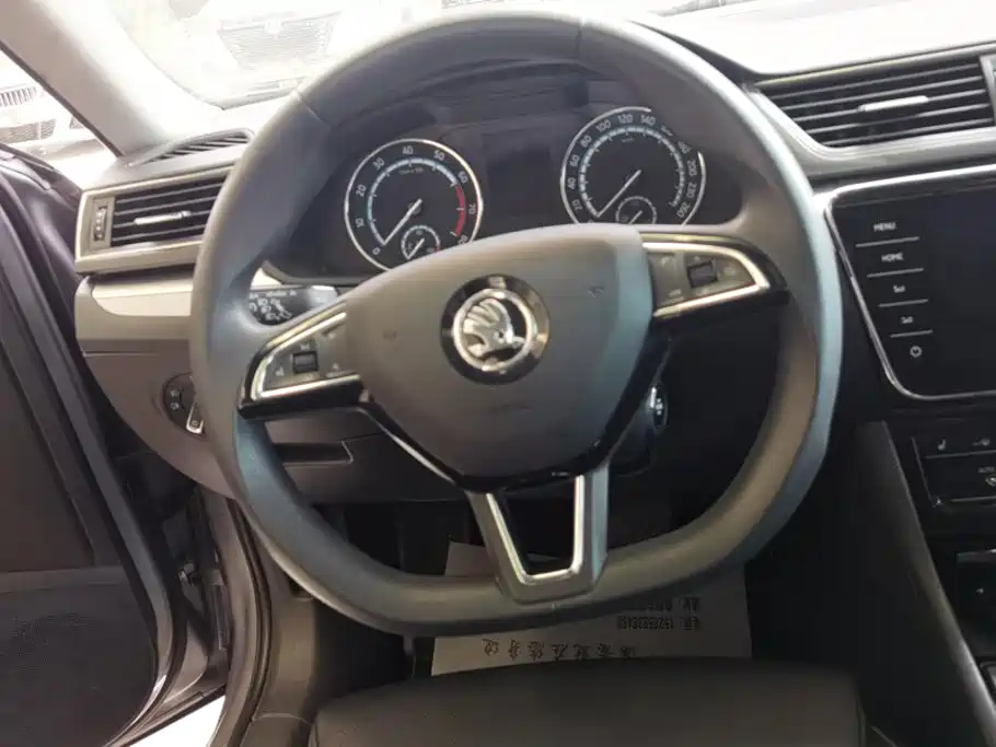 Skoda Superb — фото 15