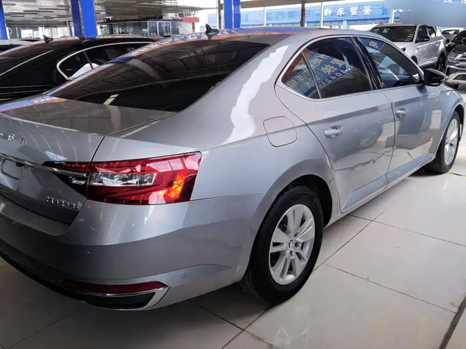 Skoda Superb — фото 3