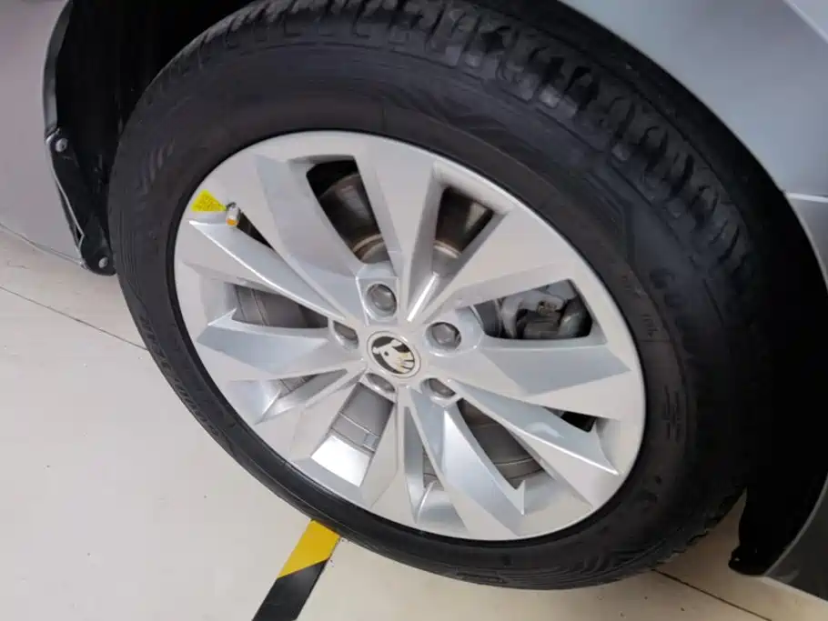 Skoda Superb — фото 6