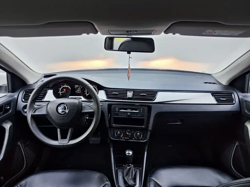 Skoda Rapid — фото 8