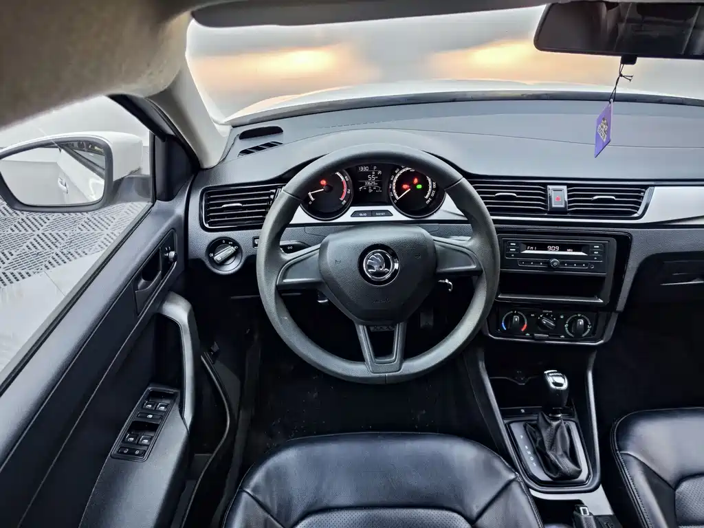 Skoda Rapid — фото 9