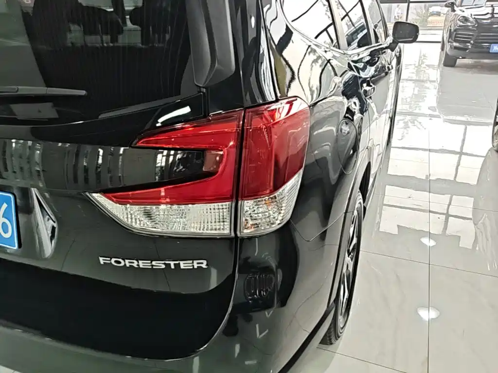 Subaru Forester — фото 8