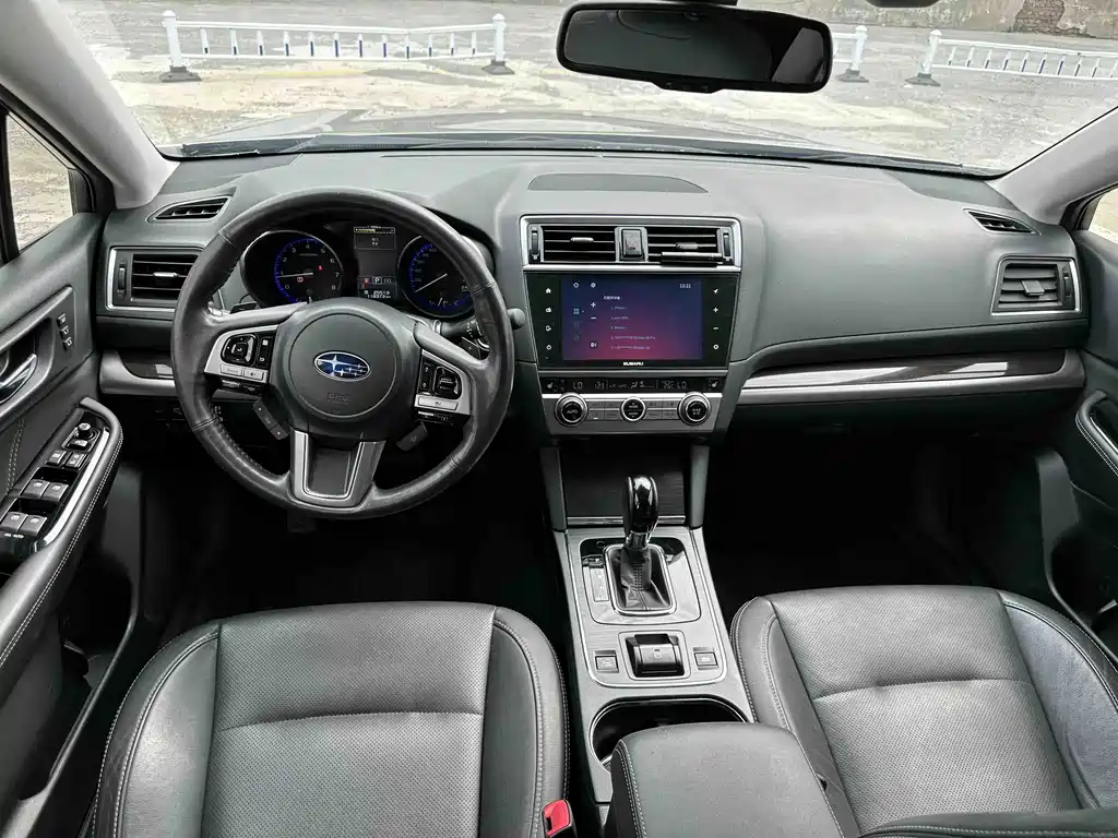 Subaru Outback — фото 5