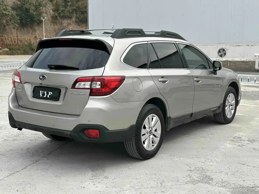 Subaru Outback — фото 9