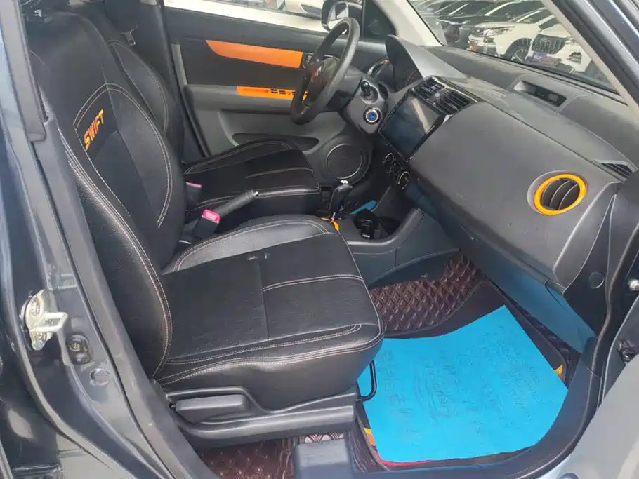 Suzuki Swift — фото 8