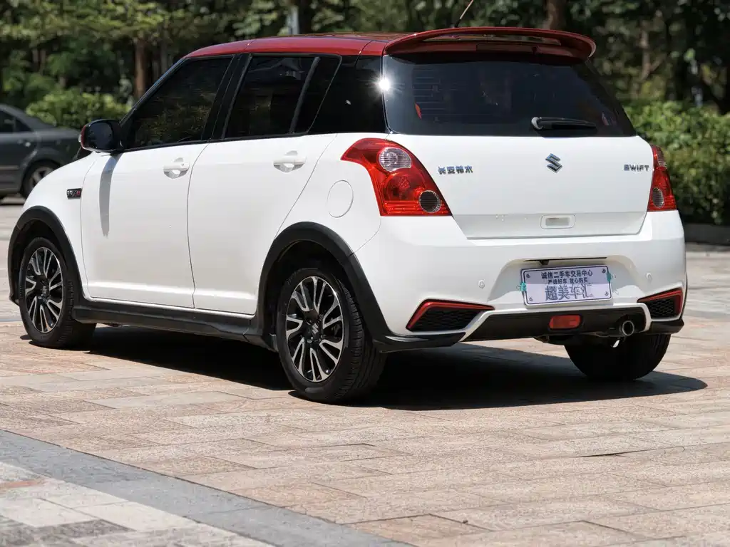 Suzuki Swift — фото 5