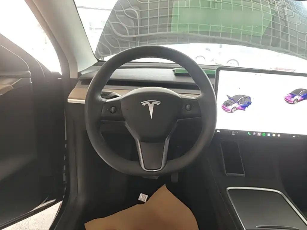 Tesla Model Y — фото 11