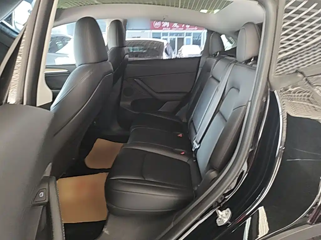 Tesla Model Y — фото 17