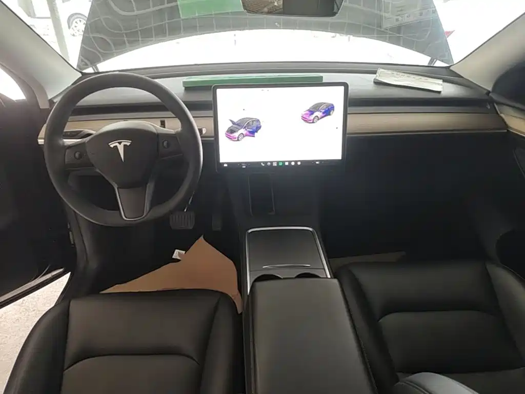 Tesla Model Y — фото 10
