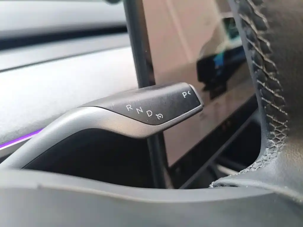 Tesla Model Y — фото 14
