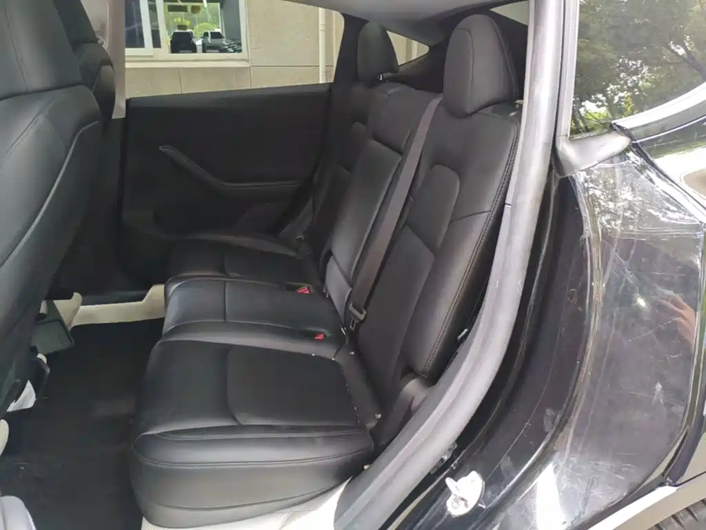 Tesla Model Y — фото 17