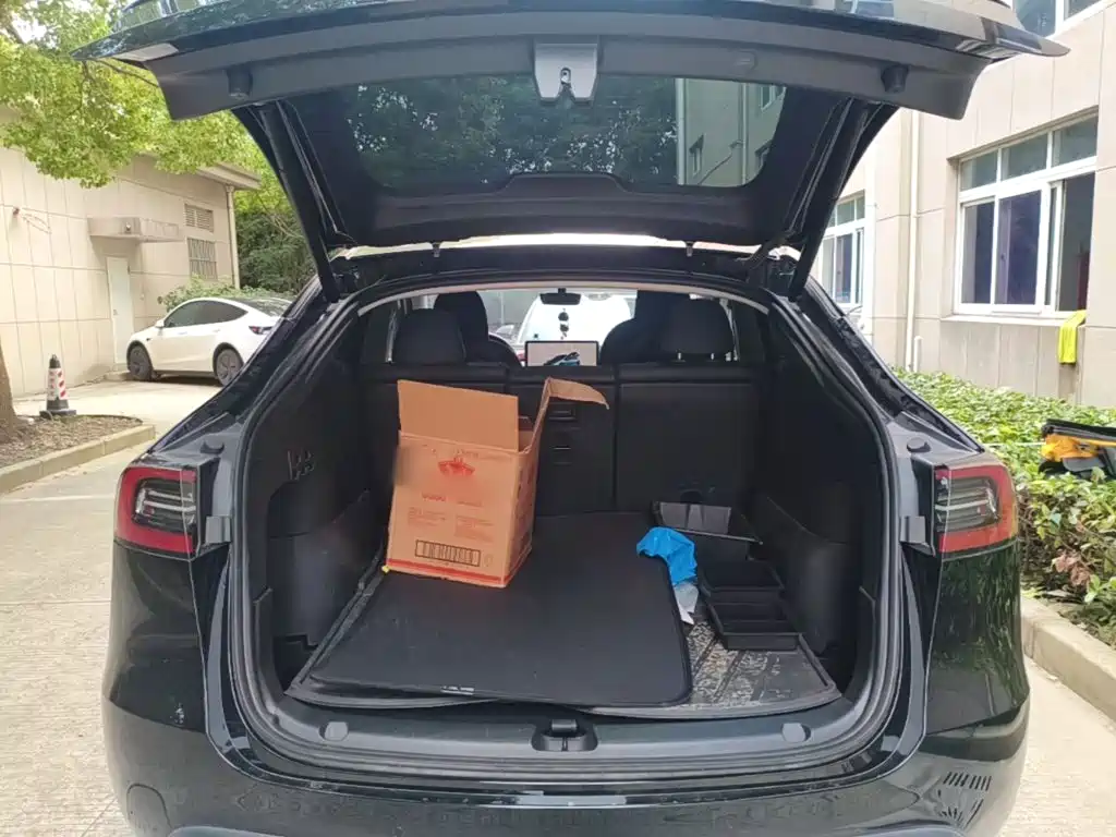 Tesla Model Y — фото 19
