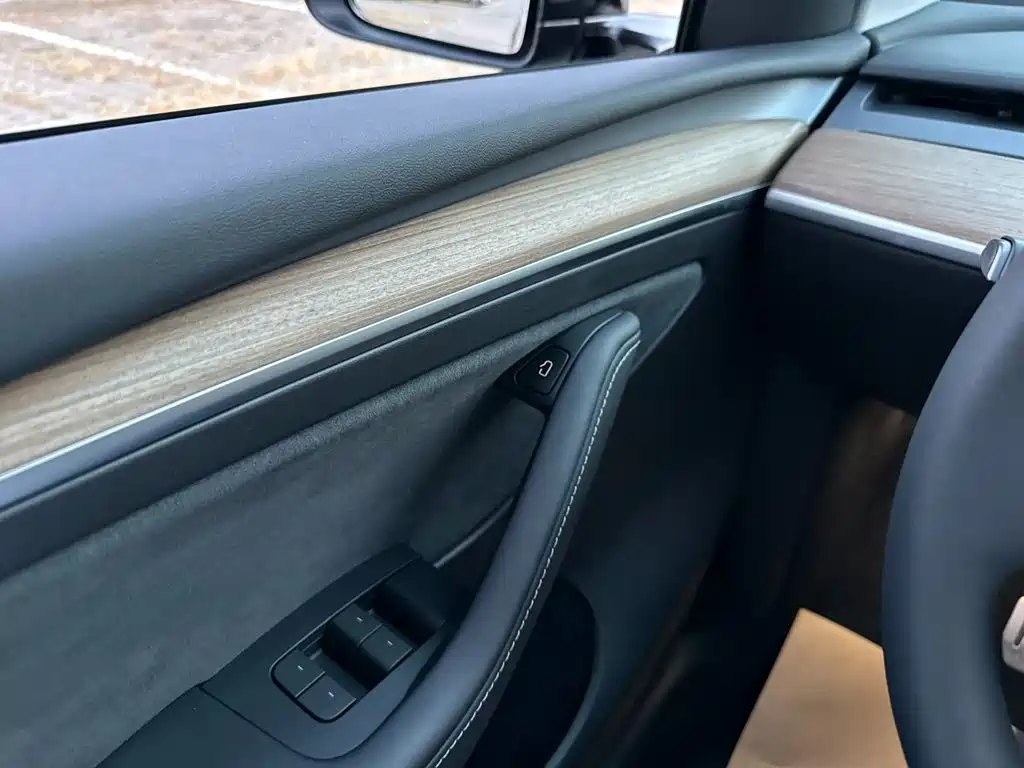 Tesla Model Y — фото 20