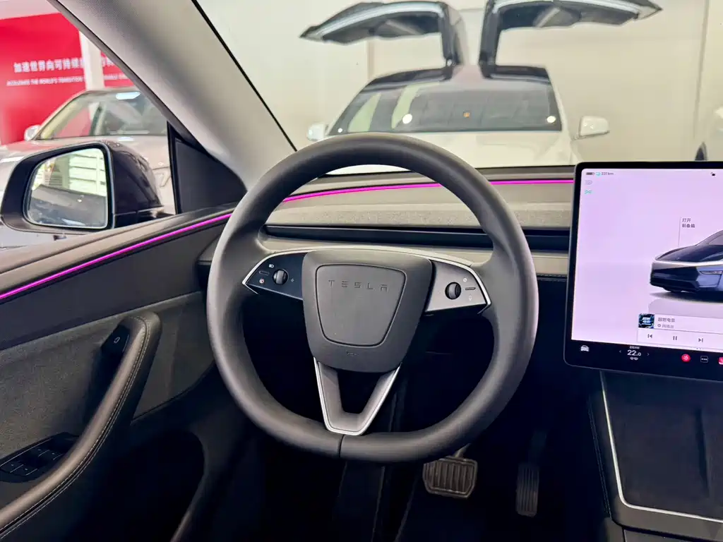 Tesla Model Y — фото 10