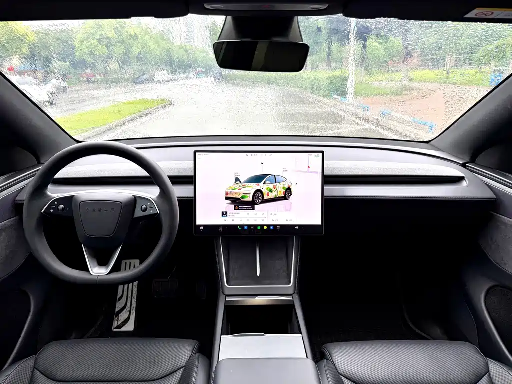 Tesla Model Y L — фото 10