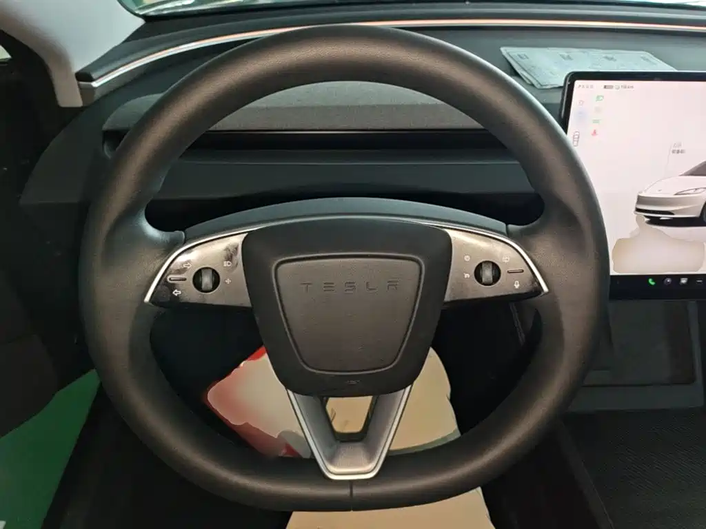 Tesla Model 3 — фото 11