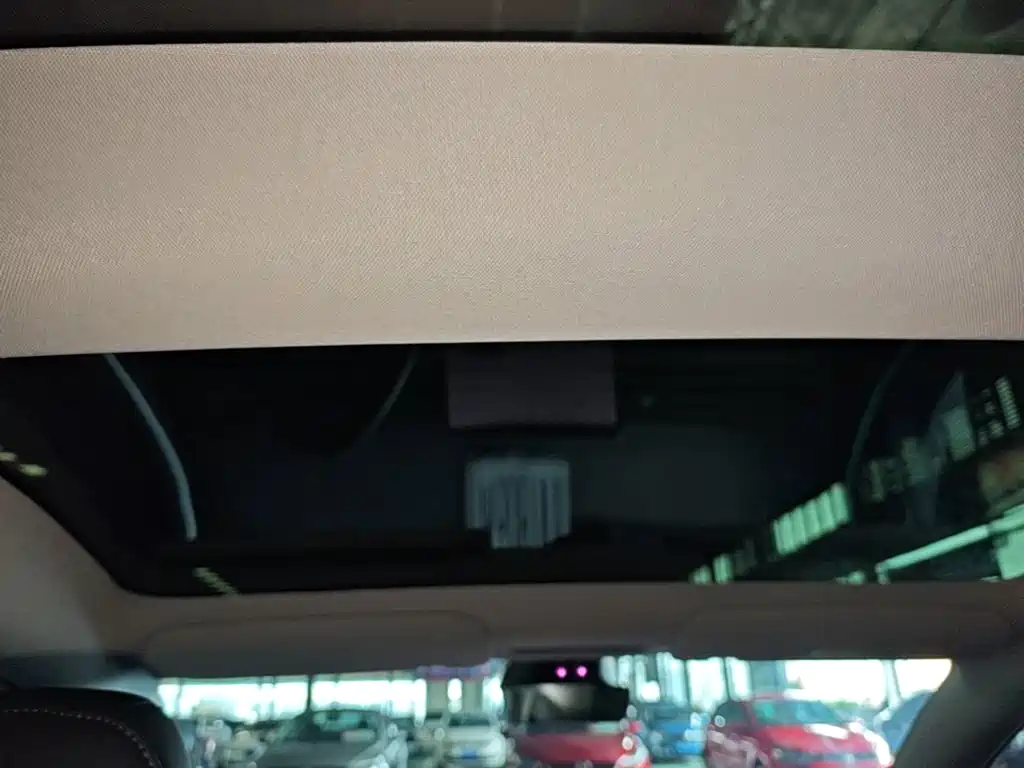 Tesla Model 3 — фото 18