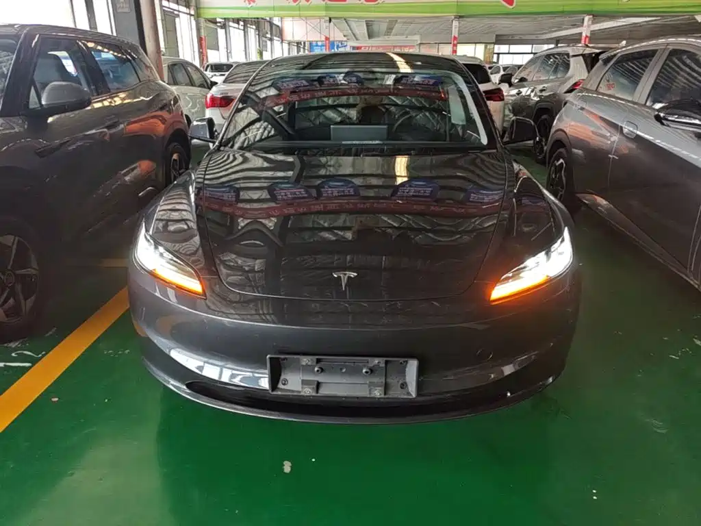 Tesla Model 3 — фото 3
