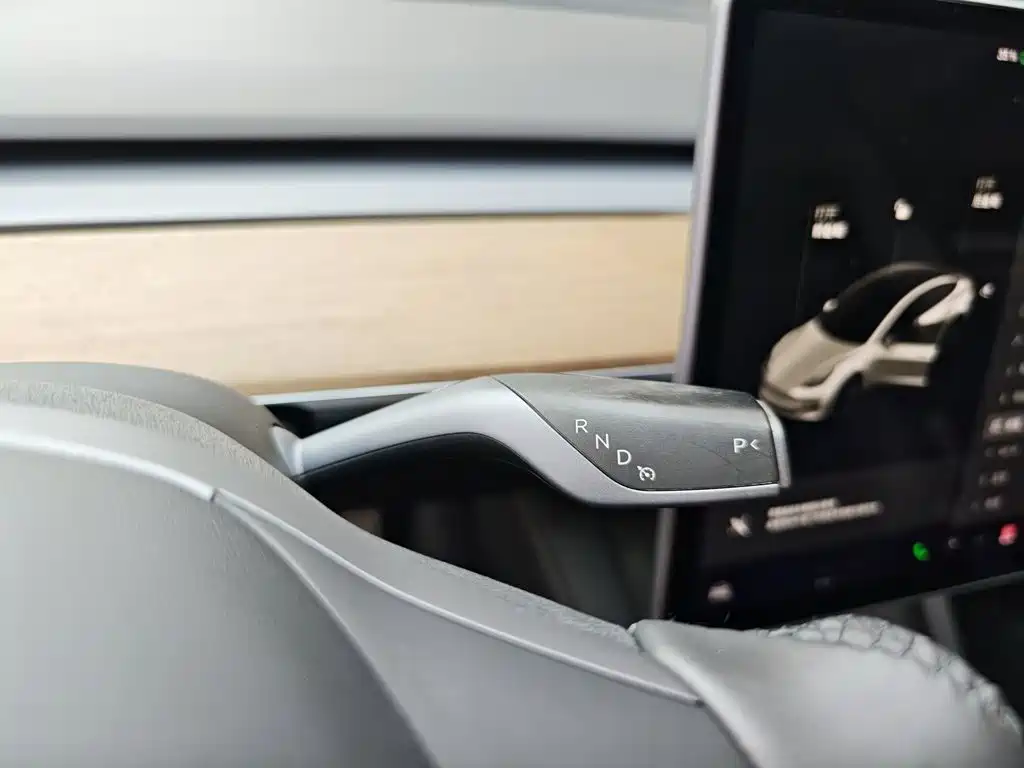 Tesla Model 3 — фото 14