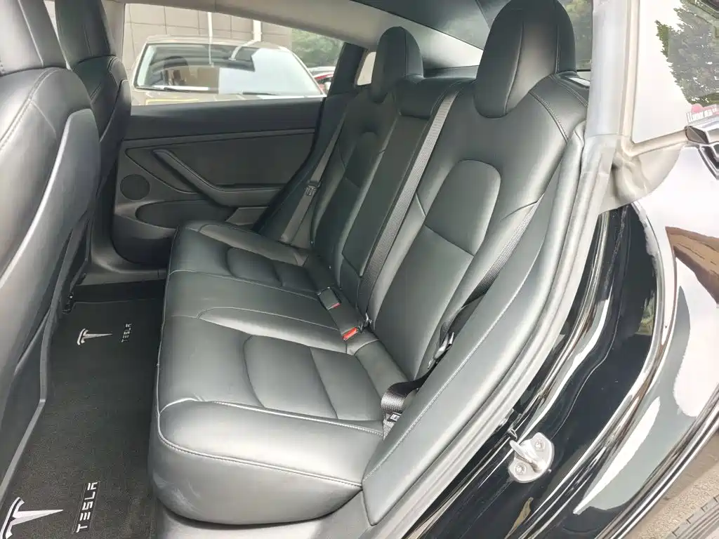 Tesla Model 3 — фото 17