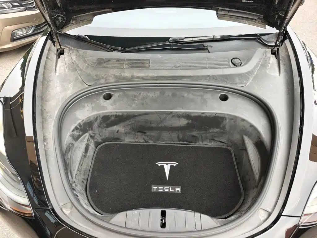Tesla Model 3 — фото 20