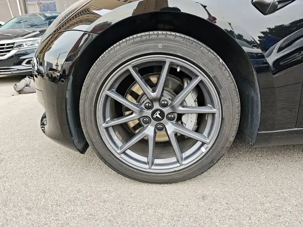 Tesla Model 3 — фото 23
