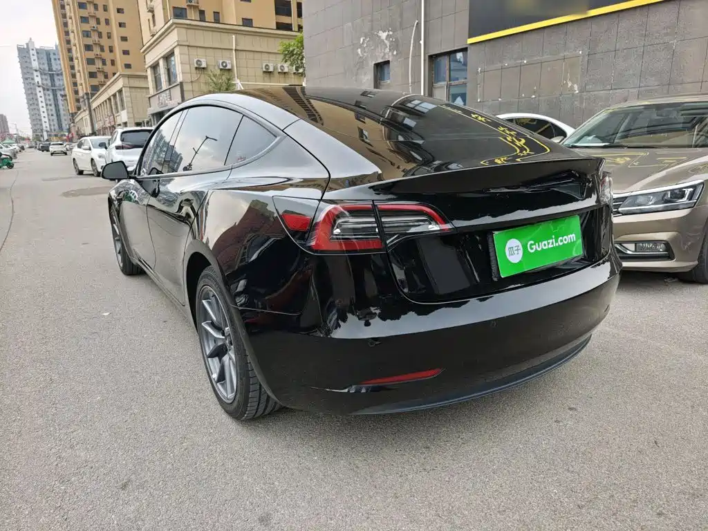 Tesla Model 3 — фото 5