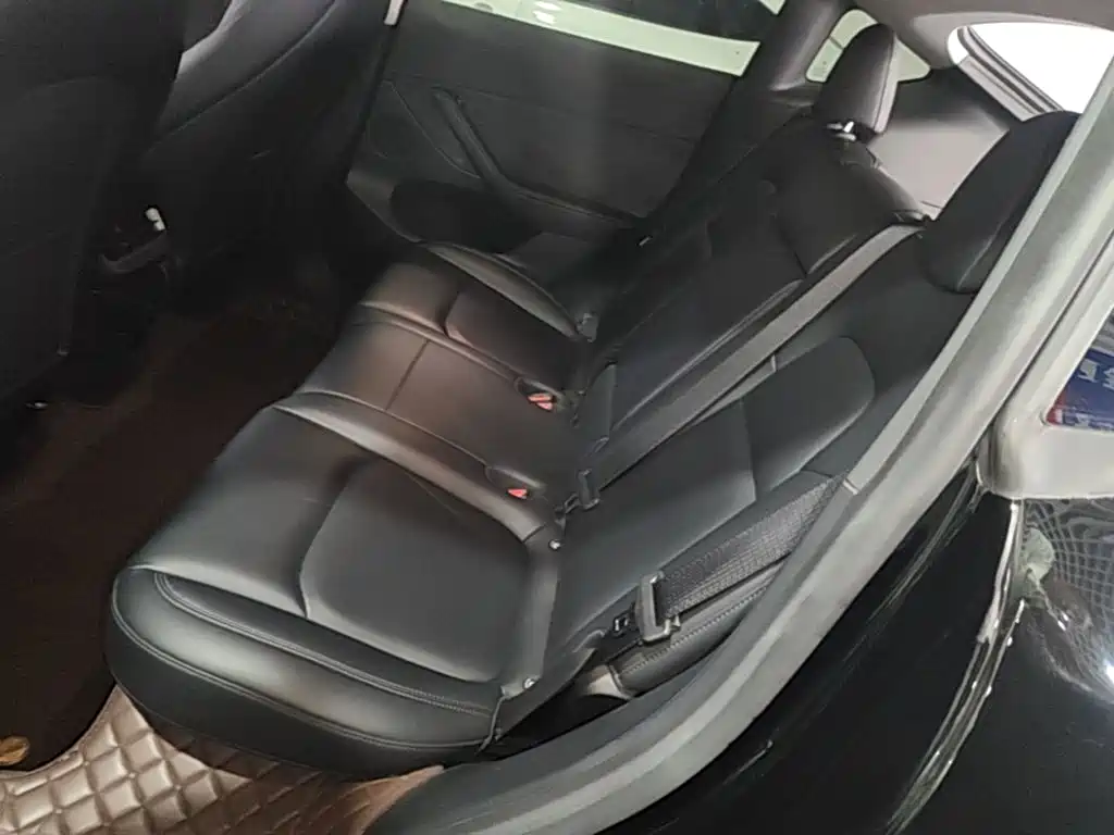 Tesla Model Y — фото 17