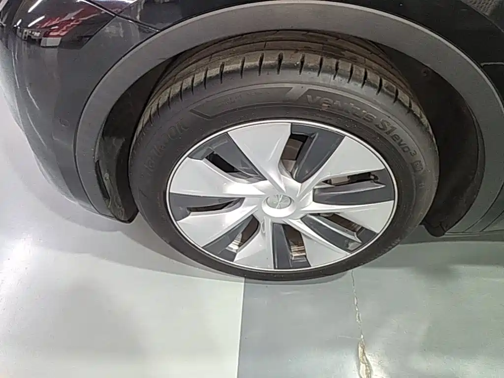 Tesla Model Y — фото 23