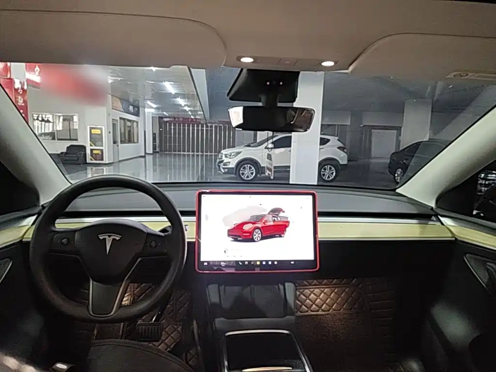 Tesla Model Y — фото 10