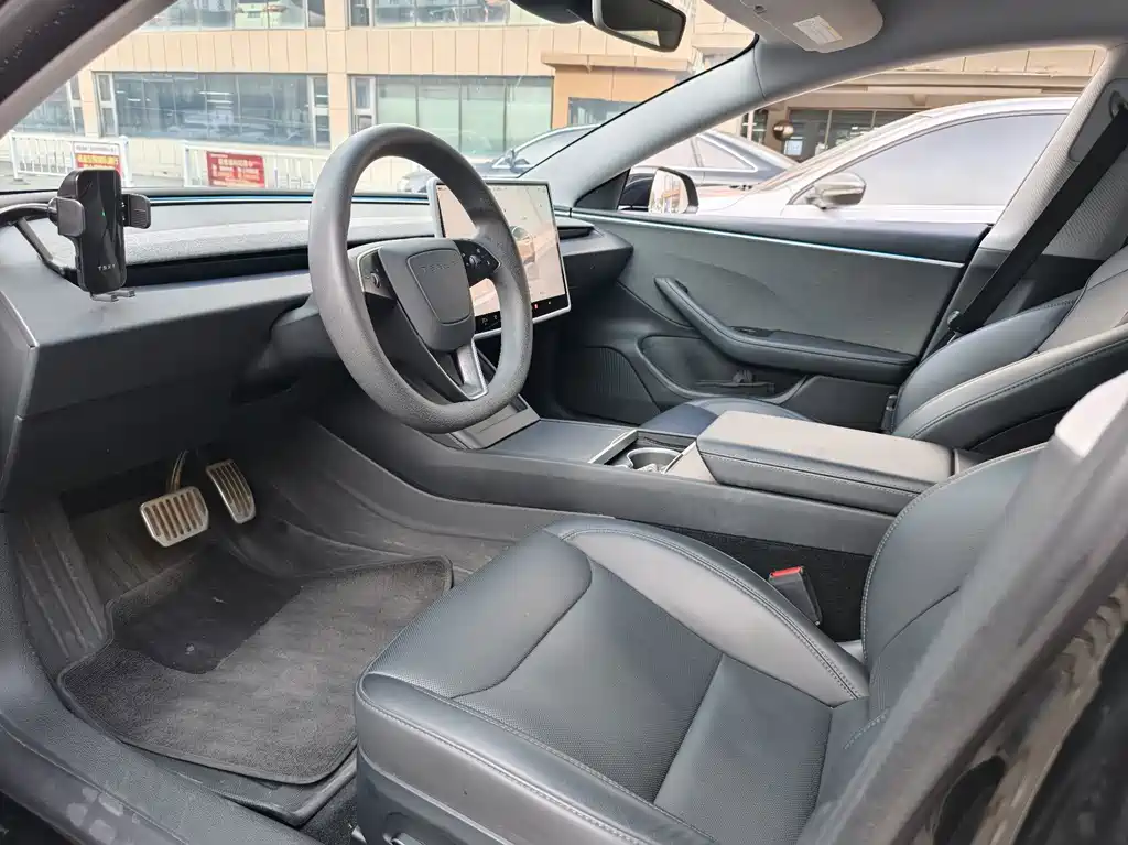 Tesla Model 3 — фото 4