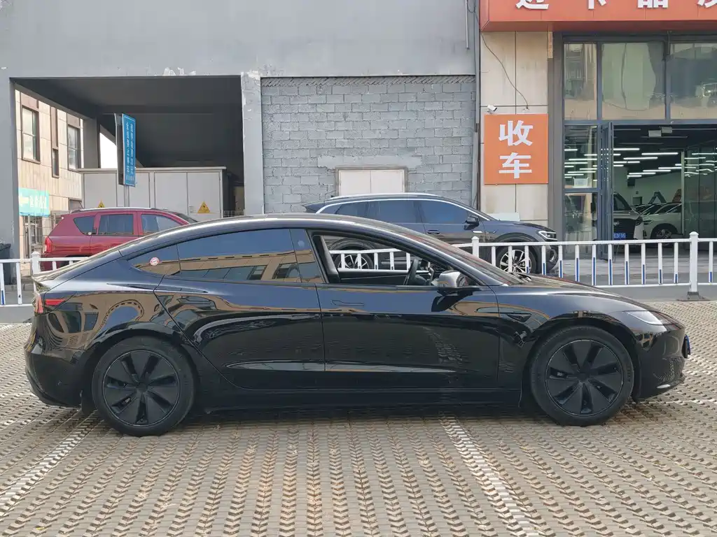 Tesla Model 3 — фото 10