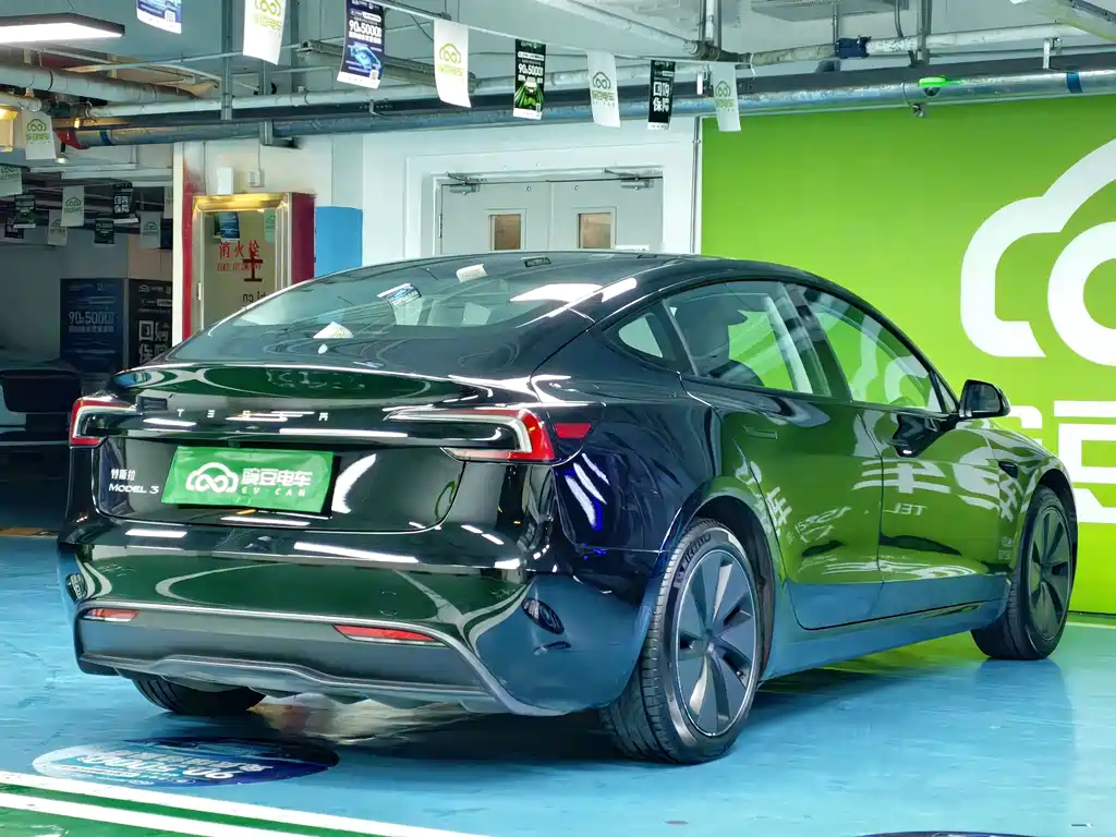 Tesla Model 3 — фото 17