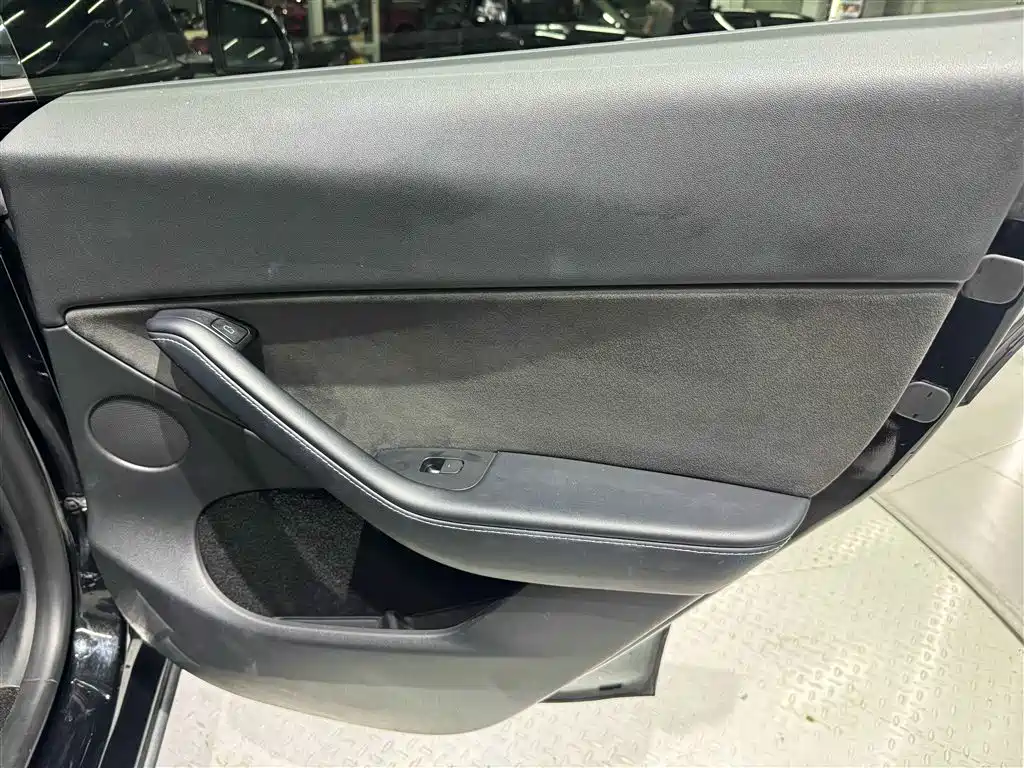 Tesla Model Y — фото 24