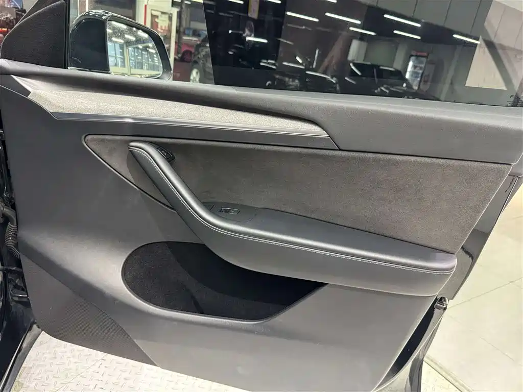 Tesla Model Y — фото 26