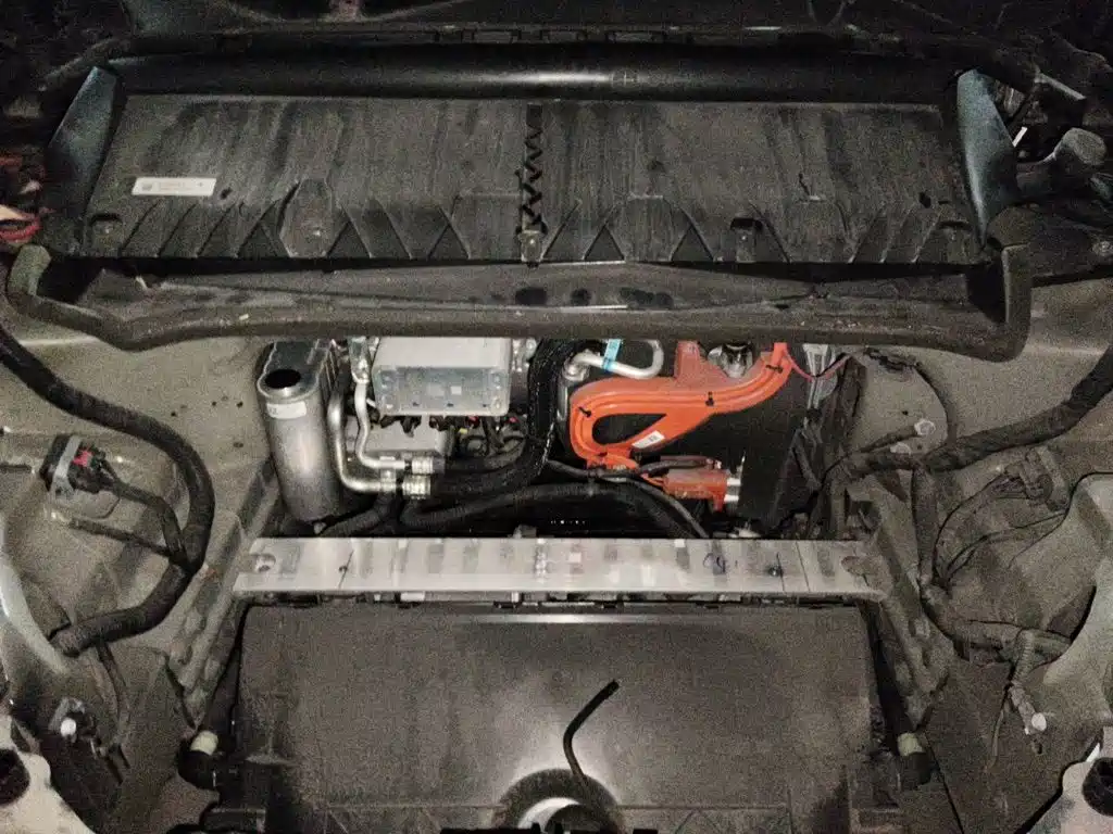 Tesla Model Y — фото 11