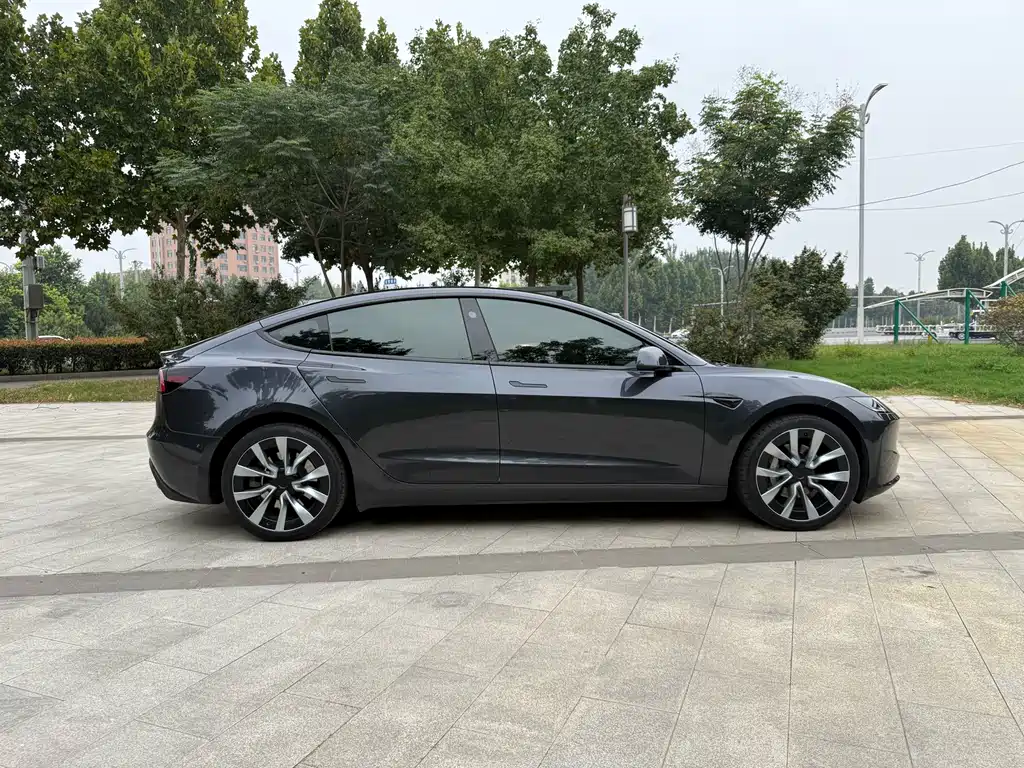 Tesla Model 3 — фото 4