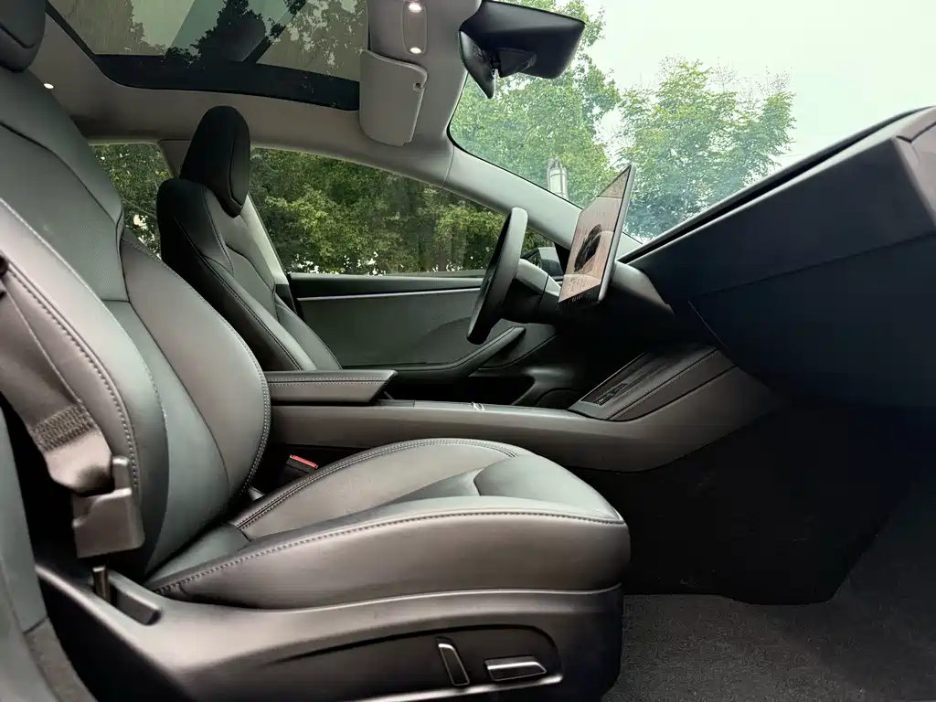 Tesla Model 3 — фото 10