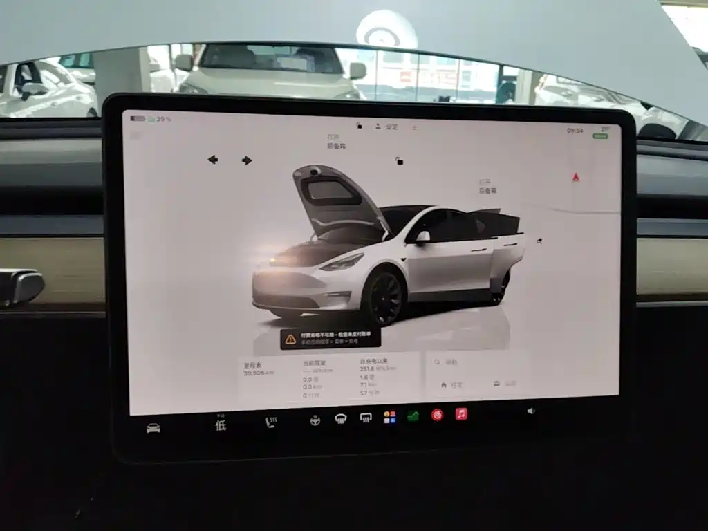 Tesla Model Y — фото 13
