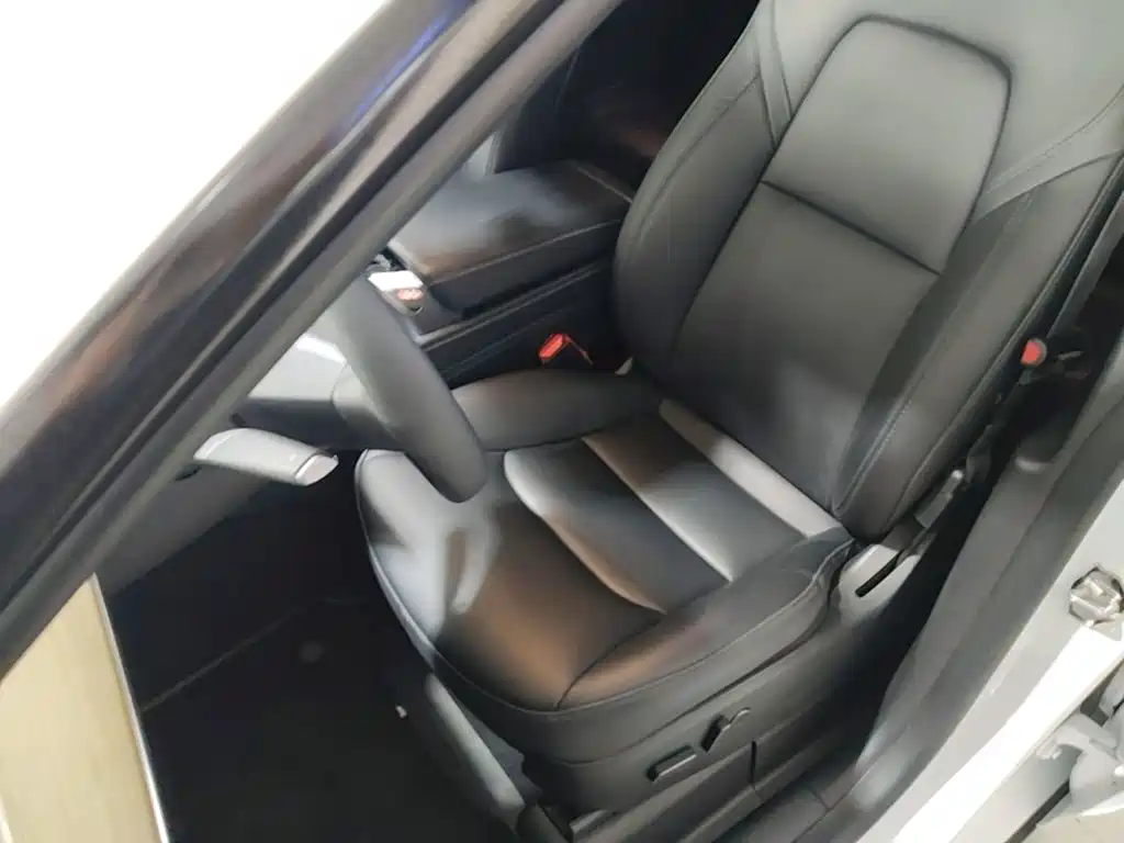 Tesla Model Y — фото 15