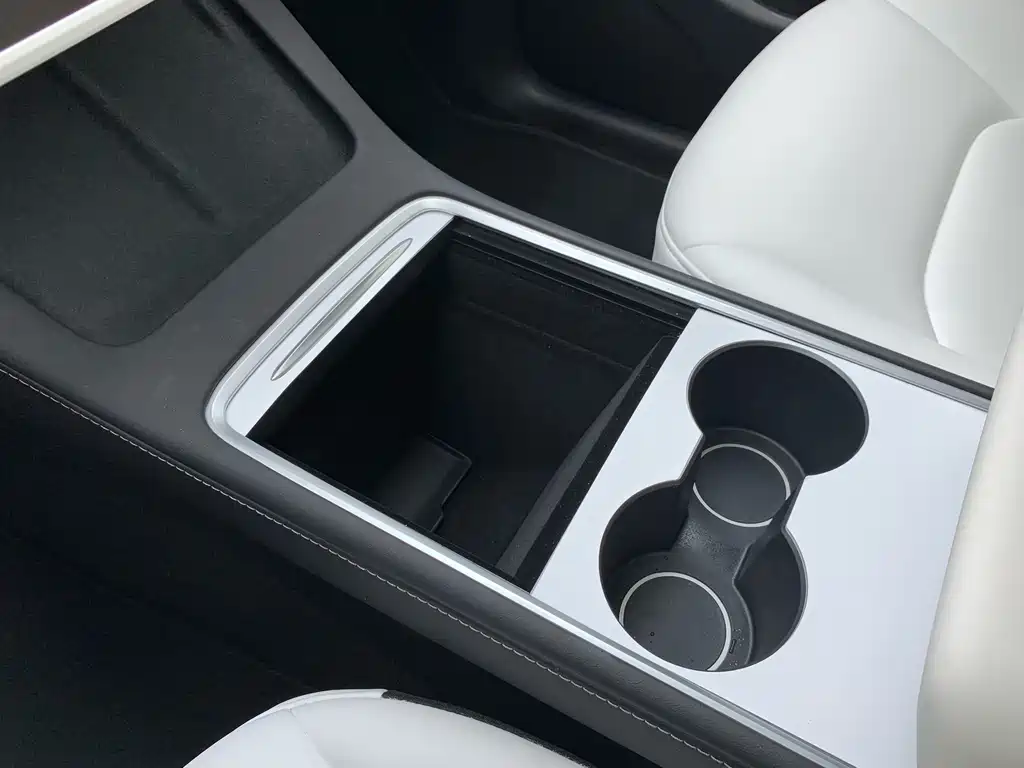 Tesla Model Y — фото 21