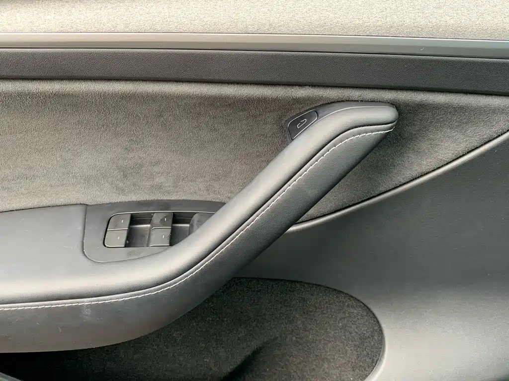 Tesla Model Y — фото 22